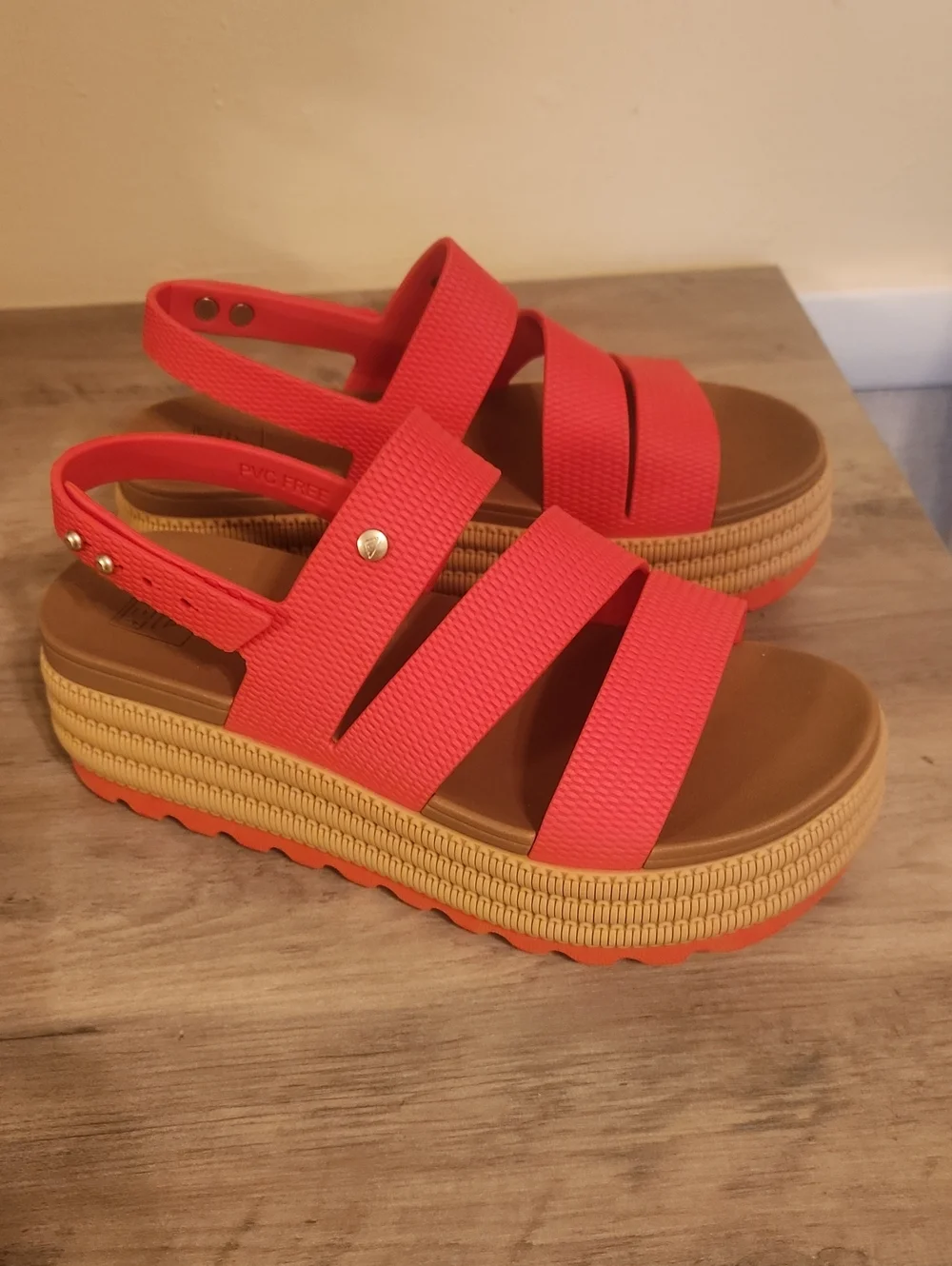 Reef Red Platform Slingback Sandals Brand New Never Worn